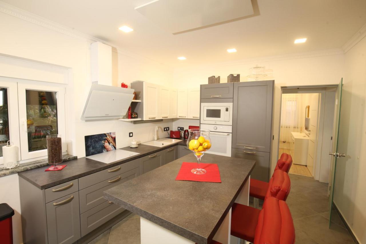Luxurious Seaview Apartment 시베니크 외부 사진