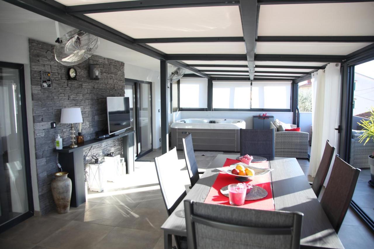 Luxurious Seaview Apartment 시베니크 외부 사진