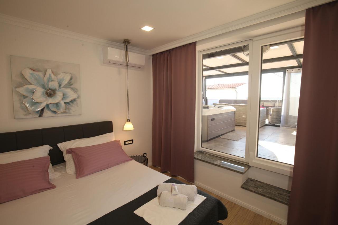 Luxurious Seaview Apartment 시베니크 외부 사진